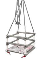 Huśtawka drewniana z poduszką pastelową. Wydawca: Baczek. SmakLiter.pl Opakowanie Huśtawka drewniana z poduszką pastelową