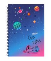 Kołobrulion A4 Disney Black Stitch plastikowa spirala 100 kartek wzór 3. Wydawca: Patio. SmakLiter.pl Opakowanie Kołobrulion A4 Disney Black Stitch plastikowa spirala 100 kartek wzór 3