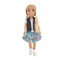 Lalka Julka chodząca. Wydawca: Anek. SmakLiter.pl Opakowanie Lalka Julka chodząca