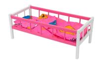 Łóżeczko różowe dla lalek z pościelą. Wydawca: Baczek. SmakLiter.pl Opakowanie Łóżeczko różowe dla lalek z pościelą