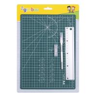 Mata do cięcia A4 + linijka aluminiowa 20cm, nożyk. Wydawca: Gimboo. SmakLiter.pl Opakowanie Mata do cięcia A4 + linijka aluminiowa 20cm, nożyk