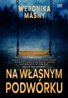 Na własnym podwórku. Autor: Masny Weronika. SmakLiter.pl Okładka książki Na własnym podwórku