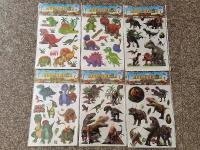 Naklejki 3d na ścianę z dinozaurami 49x30cm MIX. Wydawca: OneDollar. SmakLiter.pl Opakowanie Naklejki 3d na ścianę z dinozaurami 49x30cm MIX