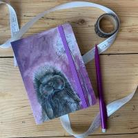 Notatnik z gumką A6 SCN23 Króliczek. Wydawca: Alex Clark. SmakLiter.pl Opakowanie Notatnik z gumką A6 SCN23 Króliczek