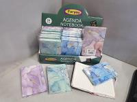 Notes z gumką MIX. Wydawca: ADAR. SmakLiter.pl Opakowanie Notes z gumką MIX