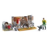 Obora z figurkami i akcesoriami. Wydawca: Bruder. SmakLiter.pl Opakowanie Obora z figurkami i akcesoriami