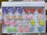 Pierścionek ze światłem 24szt. Wydawca: ADAR. SmakLiter.pl Opakowanie Pierścionek ze światłem 24szt