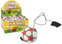 Piłka nożna na gumce jojo 6cm biała z gwiazdami. Wydawca: Leantoys. SmakLiter.pl Opakowanie Piłka nożna na gumce jojo 6cm biała z gwiazdami