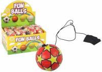 Piłka nożna na gumce jojo 6cm czerwona z gwiazdami. Wydawca: Leantoys. SmakLiter.pl Opakowanie Piłka nożna na gumce jojo 6cm czerwona z gwiazdami
