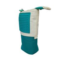 Pionowy piórnik na suwak z turkusowym panelem. Wydawca: Pixie Crew. SmakLiter.pl Opakowanie Pionowy piórnik na suwak z turkusowym panelem