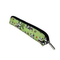 Piórnik mini Pandy i pandziorki. Wydawca: Bee-bee. SmakLiter.pl Opakowanie Piórnik mini Pandy i pandziorki