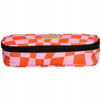 Piórnik szachownica fioletowo-czerwona. Wydawca: incood.. SmakLiter.pl Opakowanie Piórnik szachownica fioletowo-czerwona