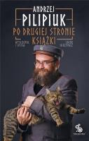 Po drugiej stronie książki z autografem. Autor: Andrzej Pilipiuk. SmakLiter.pl Okładka książki Po drugiej stronie książki z autografem