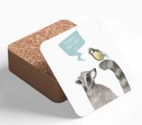 Podstawka korkowa - Przyjaciel dobrze radzi. Wydawca: Szaron. SmakLiter.pl Opakowanie Podstawka korkowa - Przyjaciel dobrze radzi