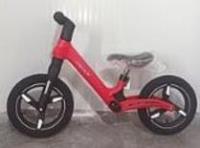 Rower biegowy czerwony. Wydawca: ADAR. SmakLiter.pl Opakowanie Rower biegowy czerwony