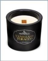 Świeczka sojowa Vanilla and Tabacco czarna 170g. Wydawca: Pavoncella. SmakLiter.pl Opakowanie Świeczka sojowa Vanilla and Tabacco czarna 170g
