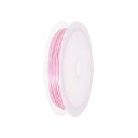 Sznurek elastyczny różowy. Wydawca: Brewis. SmakLiter.pl Opakowanie Sznurek elastyczny różowy