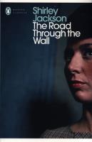 The Road Through the Wall. Autor: Shirley Jackson. SmakLiter.pl Okładka książki The Road Through the Wall