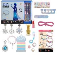 Zestaw do robienia biżuterii. Wydawca: Maksik. SmakLiter.pl Opakowanie Zestaw do robienia biżuterii