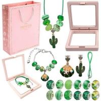 Zestaw do robienia biżuterii. Wydawca: Maksik. SmakLiter.pl Opakowanie Zestaw do robienia biżuterii