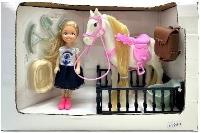 Zestaw lalka 13cm z koniem. Wydawca: Artyk. SmakLiter.pl Opakowanie Zestaw lalka 13cm z koniem