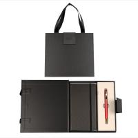 Długopis + notes Classic premium czerwono-złoty. Wydawca: CRESCO. SmakLiter.pl Opakowanie Długopis + notes Classic premium czerwono-złoty