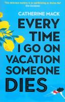 Every Time I Go on Vacation, Someone Dies. Autor: Mack Catherine. SmakLiter.pl Okładka książki Every Time I Go on Vacation, Someone Dies
