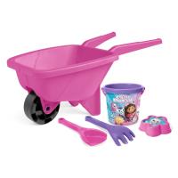 Gabby's Dollhouse taczka z kompletem do piasku. Wydawca: Wader. SmakLiter.pl Opakowanie Gabby's Dollhouse taczka z kompletem do piasku