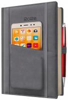 Kalendarz 2026 A5 dzienny z kieszonką i gumką. Wydawca: Evena. SmakLiter.pl Opakowanie Kalendarz 2026 A5 dzienny z kieszonką i gumką