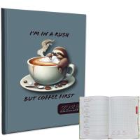 Kalendarz 2026 A5 tygodniowy notatka Leniwiec Kawa. Wydawca: EV-Corp. SmakLiter.pl Opakowanie Kalendarz 2026 A5 tygodniowy notatka Leniwiec Kawa