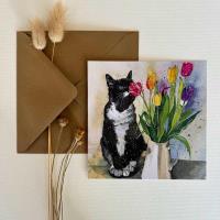 Kot wąchający tulipany. Wydawca: Alex Clark. SmakLiter.pl Opakowanie Kot wąchający tulipany