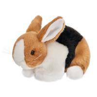 Króliczek brązowo - czarny 18cm. Wydawca: Beppe. SmakLiter.pl Opakowanie Króliczek brązowo - czarny 18cm