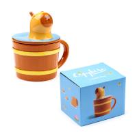 Kubek ceramiczny z przykrywką Kapibara LMUG24. Wydawca: PUCKATOR EUROPEAN DISTRIBUTION CENTRE. SmakLiter.pl Opakowanie Kubek ceramiczny z przykrywką Kapibara LMUG24