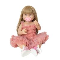 Lalka dziewczynka. Wydawca: Askato. SmakLiter.pl Opakowanie Lalka dziewczynka