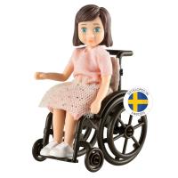 Lalka na wózku inwalidzkim. Wydawca: MICKI. SmakLiter.pl Opakowanie Lalka na wózku inwalidzkim