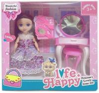 Lalka z toaletką i akcesoriami. Wydawca: Merkpol. SmakLiter.pl Opakowanie Lalka z toaletką i akcesoriami