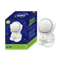Lampka nocna LED Astronauta LAMP13. Wydawca: PUCKATOR EUROPEAN DISTRIBUTION CENTRE. SmakLiter.pl Opakowanie Lampka nocna LED Astronauta LAMP13