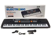 Organki 61 klawiszy z mikrofonem ładowarka USB. Wydawca: ADAR. SmakLiter.pl Opakowanie Organki 61 klawiszy z mikrofonem ładowarka USB