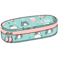 Piórnik saszetka z wewnętrzną klapką Charming Cats. Wydawca: ST-MAJEWSKI. SmakLiter.pl Opakowanie Piórnik saszetka z wewnętrzną klapką Charming Cats