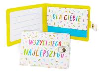 Portfelik Wszystkiego najlepszego kolor kreski. Wydawca: Kukartka. SmakLiter.pl Opakowanie Portfelik Wszystkiego najlepszego kolor kreski