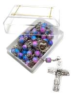 Opakowanie Różaniec niebiesko-różowy w pudełku ze świętymi