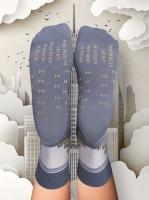 skarpety/ PAŁAC KULTURY I NAUKI / wersja szara/ 36-40. Wydawca: Nadwyraz. SmakLiter.pl Opakowanie skarpety/ PAŁAC KULTURY I NAUKI / wersja szara/ 36-40