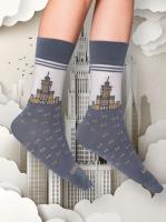 skarpety/ PAŁAC KULTURY I NAUKI / wersja szara /41-46. Wydawca: Nadwyraz. SmakLiter.pl Opakowanie skarpety/ PAŁAC KULTURY I NAUKI / wersja szara /41-46