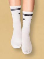 Skarpety sportowe MEMENTO MORI 36-40. Wydawca: Nadwyraz. SmakLiter.pl Opakowanie Skarpety sportowe MEMENTO MORI 36-40