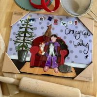 Szklana deska ozdobna Crazy Cat Lady Kociara Święt. Wydawca: Alex Clark. SmakLiter.pl Opakowanie Szklana deska ozdobna Crazy Cat Lady Kociara Święt