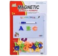Tablica z magnetycznymi literami. Wydawca: Merkpol. SmakLiter.pl Opakowanie Tablica z magnetycznymi literami