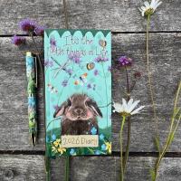 Terminarz 2026 kieszonkowy Króliczek. Wydawca: Alex Clark. SmakLiter.pl Opakowanie Terminarz 2026 kieszonkowy Króliczek