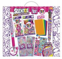 Walizka do pokolorowania fioletowa. Wydawca: Scentos. SmakLiter.pl Opakowanie Walizka do pokolorowania fioletowa