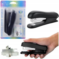 Zszywacz biurowy 24/6 13cm czarny. Wydawca: Leantoys. SmakLiter.pl Opakowanie Zszywacz biurowy 24/6 13cm czarny