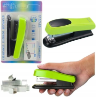 Zszywacz biurowy 24/6 13cm zielony. Wydawca: Leantoys. SmakLiter.pl Opakowanie Zszywacz biurowy 24/6 13cm zielony